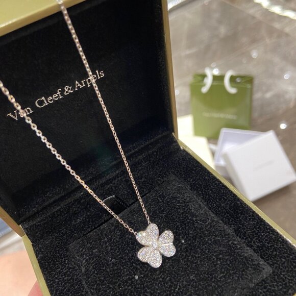 Van Cleef & Arpels Necklace - Picture 2 of 5